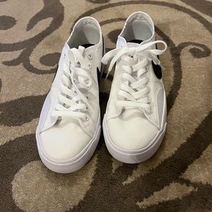 Nike Blazer Court shoe in size 6 womens. Brand new without box. Never worn!